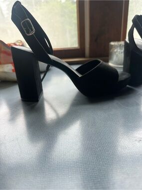 Old Navy Black Suede Block Heel Slingback Sandals